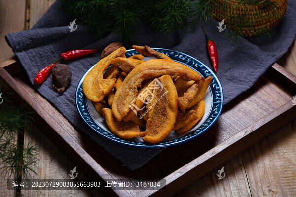 酥脆的豬肉粕