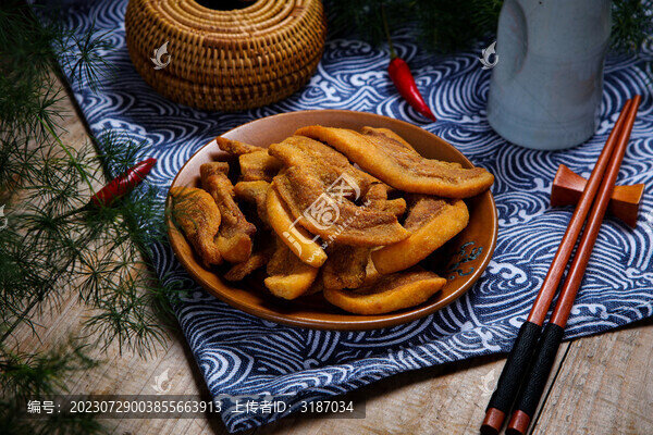 酥脆的豬肉粕