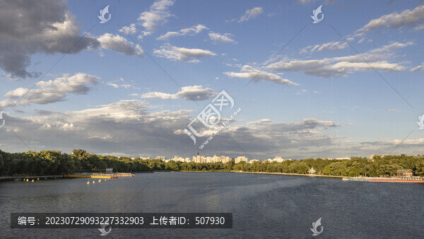 藍(lán)天白云