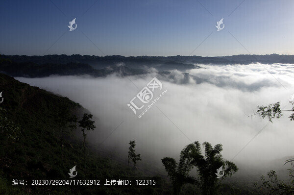 山里云霧