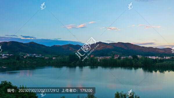 龍湖湖光