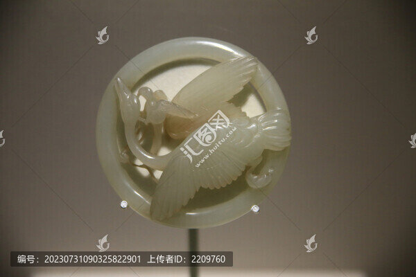 白玉鏤雕春水圖佩