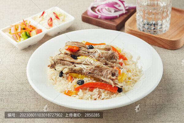 新疆羊排抓飯