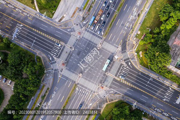 城市十字路口交通