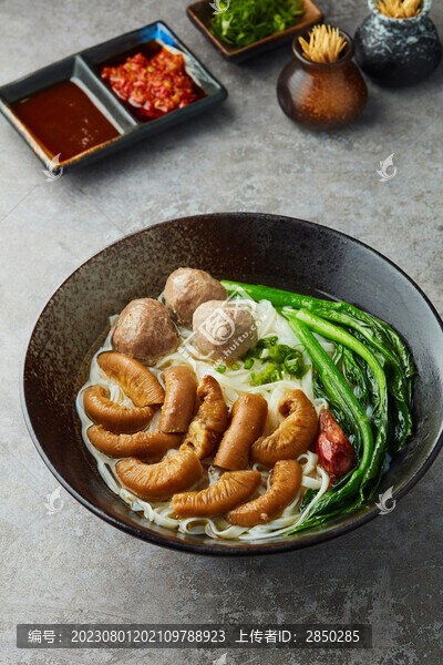 牛肉丸牛腸粿條