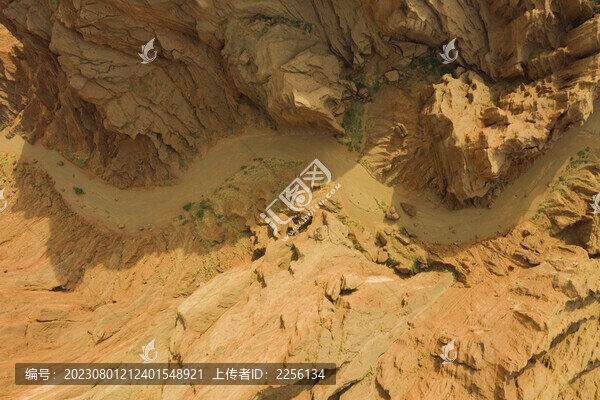 新疆天山神秘大峽谷