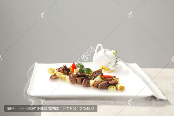 小洋蔥爆雪花牛肉粒