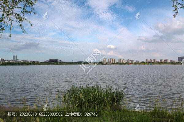 水庫(kù)水渠