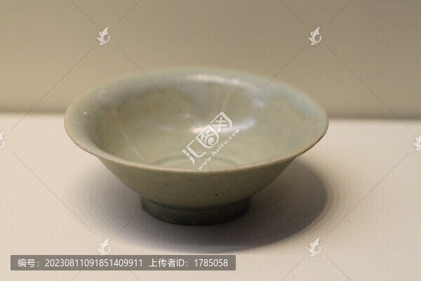 閩清義窯青白釉出筋盞