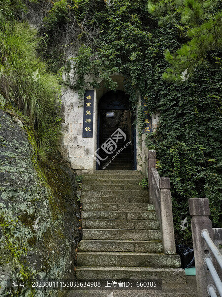 山路石階