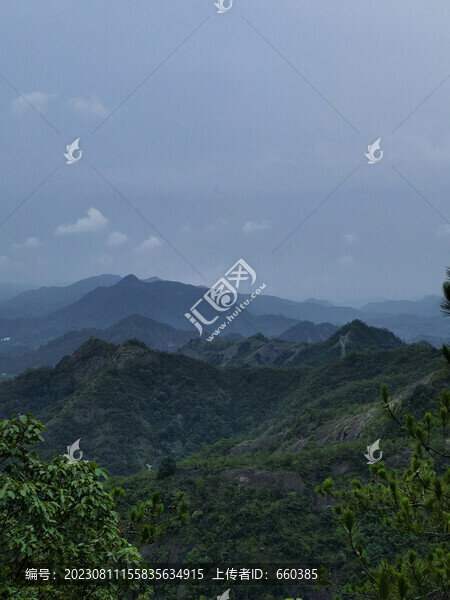 豎畫面遠(yuǎn)山