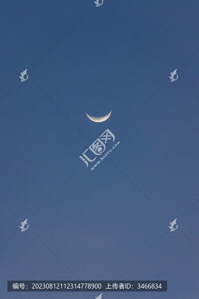 秋日天空新月