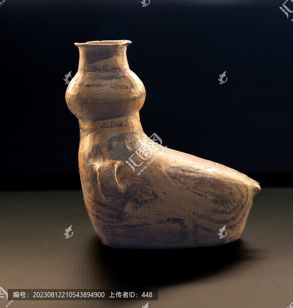 鴨形彩陶壺