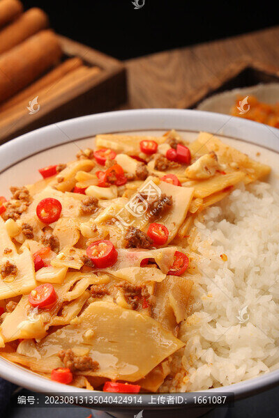 筍片肉沫蓋碼飯