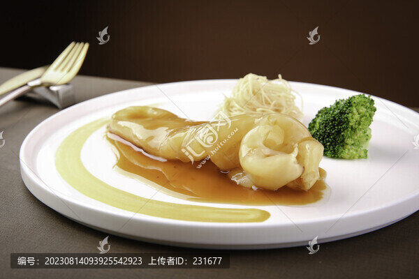 鮑汁扣花膠