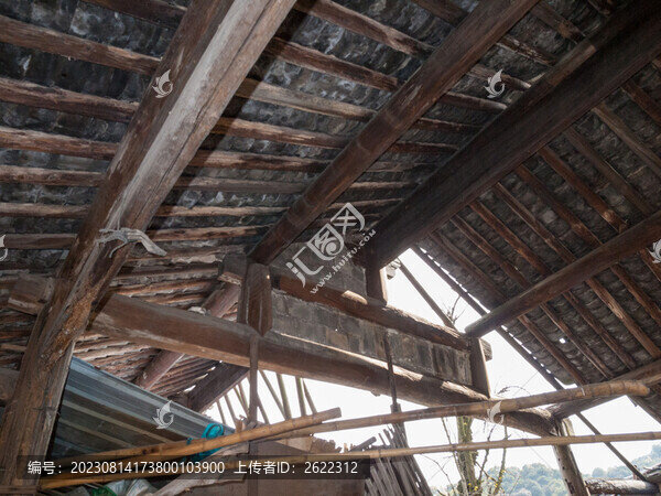 快垮塌的江南老房子內(nèi)景