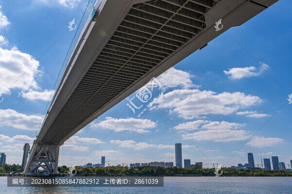 跨江大橋