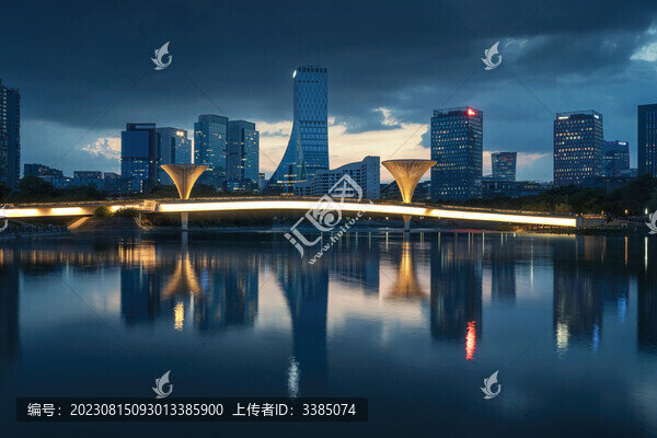 成都?xì)W洲中心馬蹄蓮橋日落
