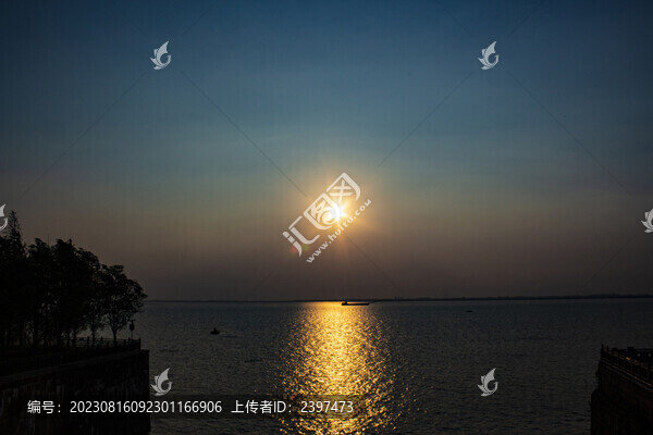 湖邊日落