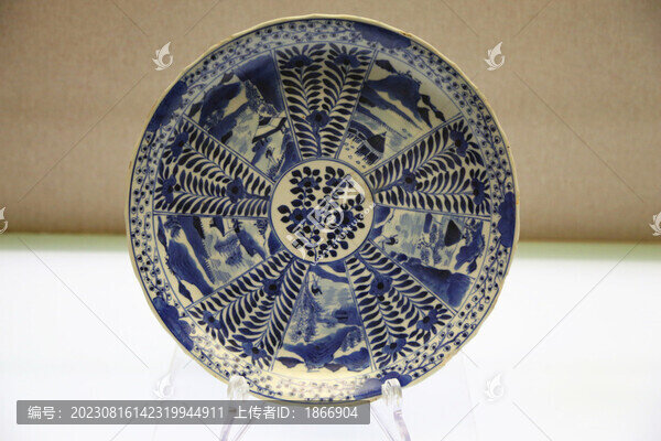 清代康熙青花山水花卉紋盤