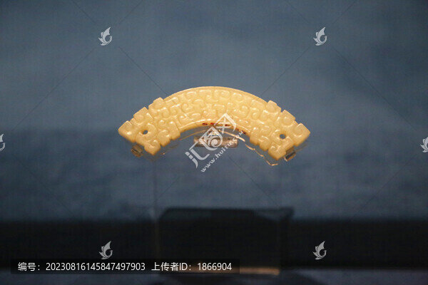 戰(zhàn)國白玉云紋龍首璜