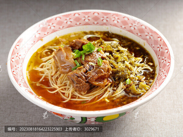 牛腩酸菜面