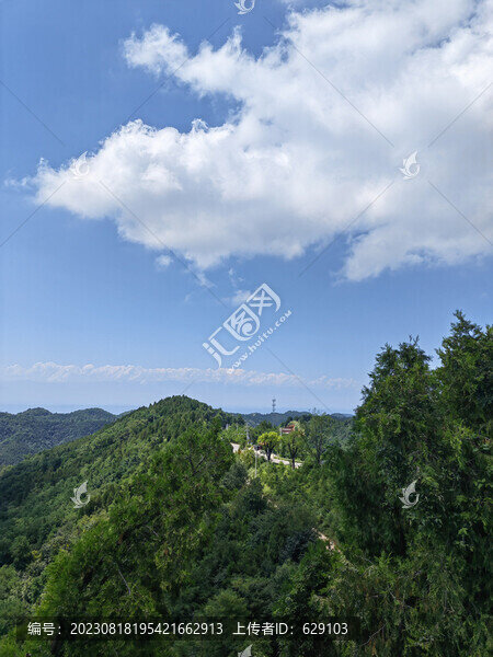 白云遠(yuǎn)山