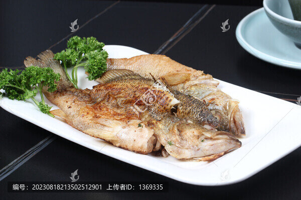 煎鱸魚(yú)