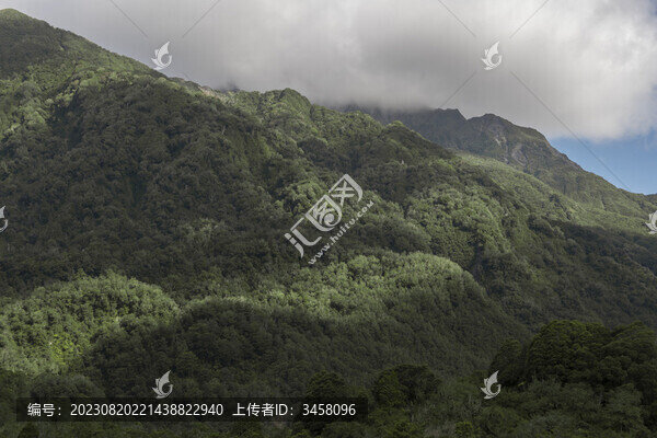 山脈