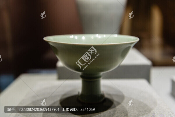 明永樂冬青釉高足碗