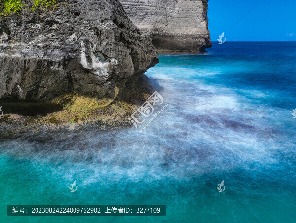 海岸巖石的高角度視圖