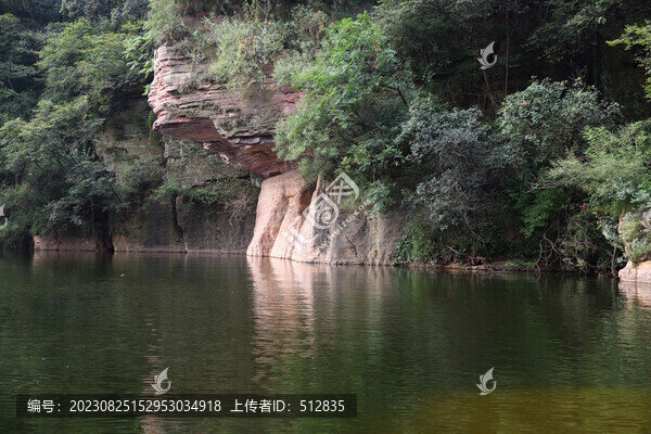 龍?zhí)洞髰{谷天池