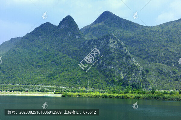 自然山峰河流景觀