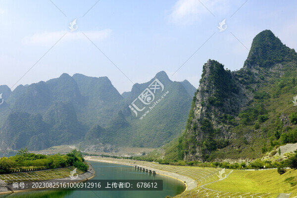 自然山峰河流景觀