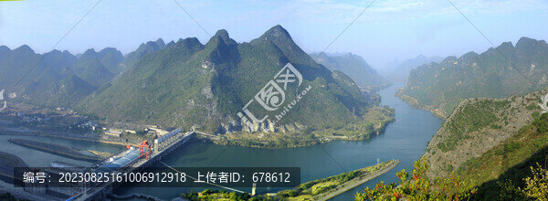 自然山峰河流景觀