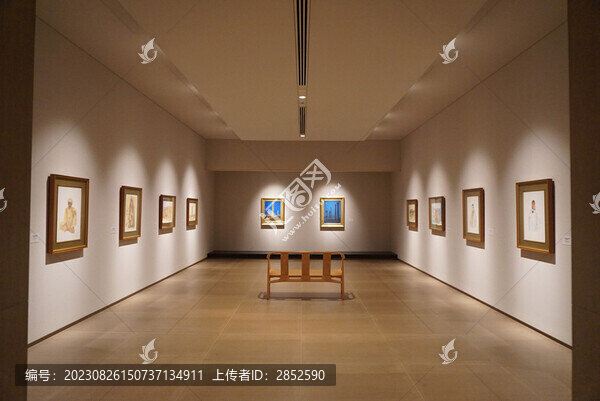 美術(shù)館里的椅子
