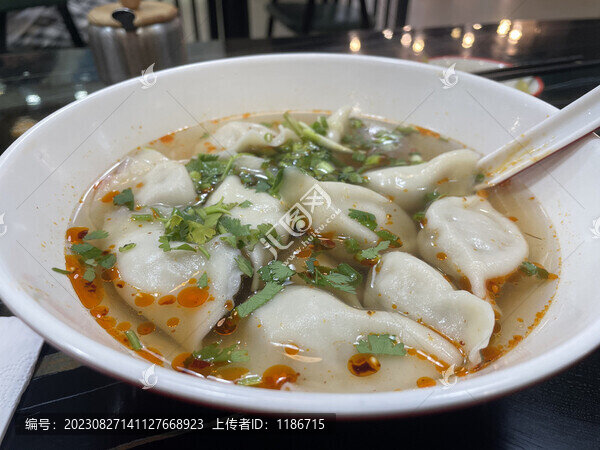芹菜鮮肉水餃
