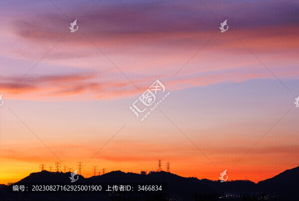 城郊山巔晚霞紅