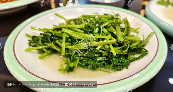 一盤蒜泥炒空心菜