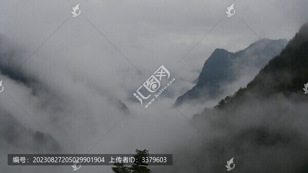 雨后云霧繚繞美不勝收