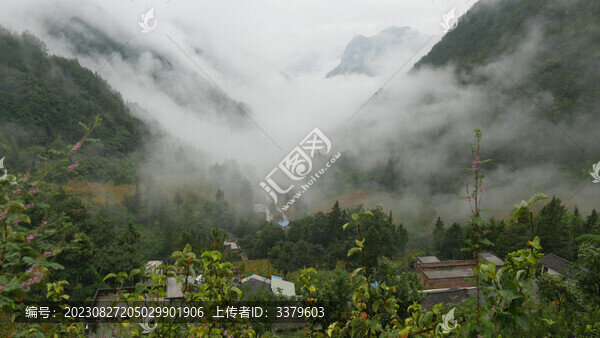 雨后云霧繚繞美不勝收