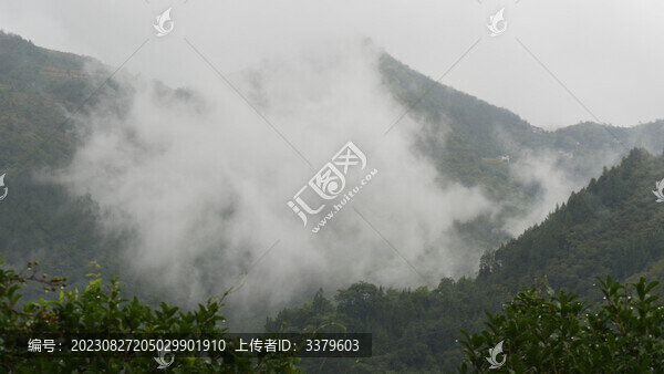 雨后云霧繚繞美不勝收