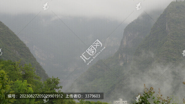 雨后云霧繚繞美不勝收