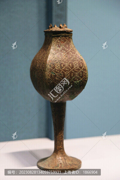 高柄小方壺