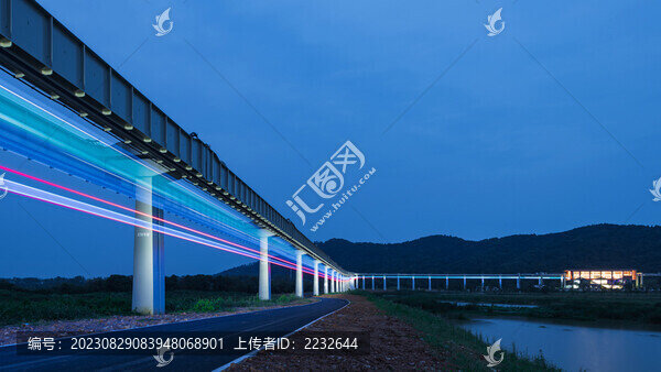 武漢光谷空軌夜景