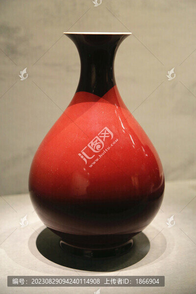 祭紅釉玉壺春瓶