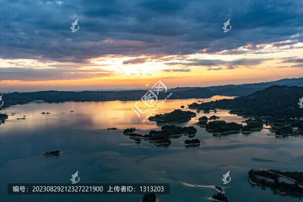 湖南岳陽鐵山水庫落日風光