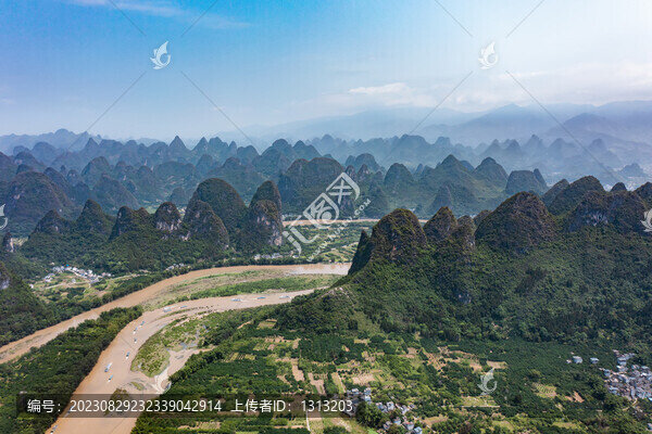 航拍廣西桂林陽(yáng)朔桂林山水