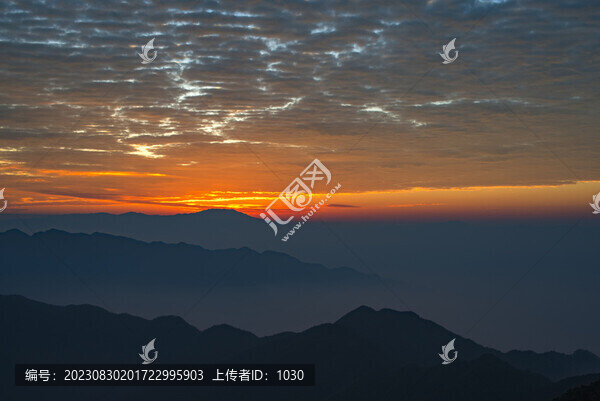 傍晚天空云彩
