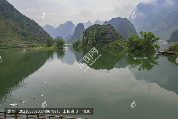 湖泊山水風光倒影